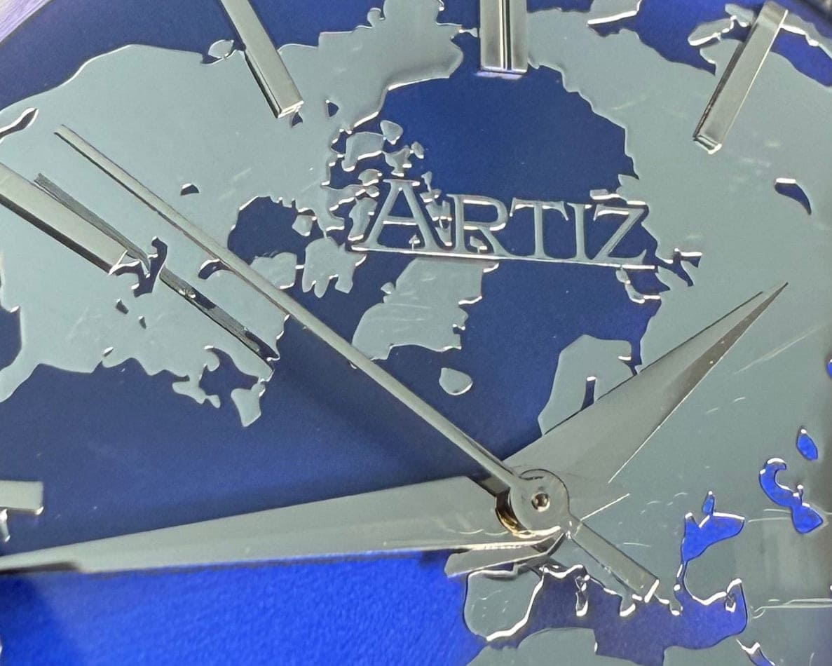 THE WORLD Horloge