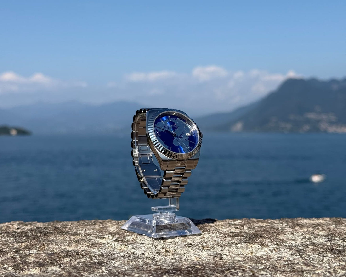 THE WORLD Horloge